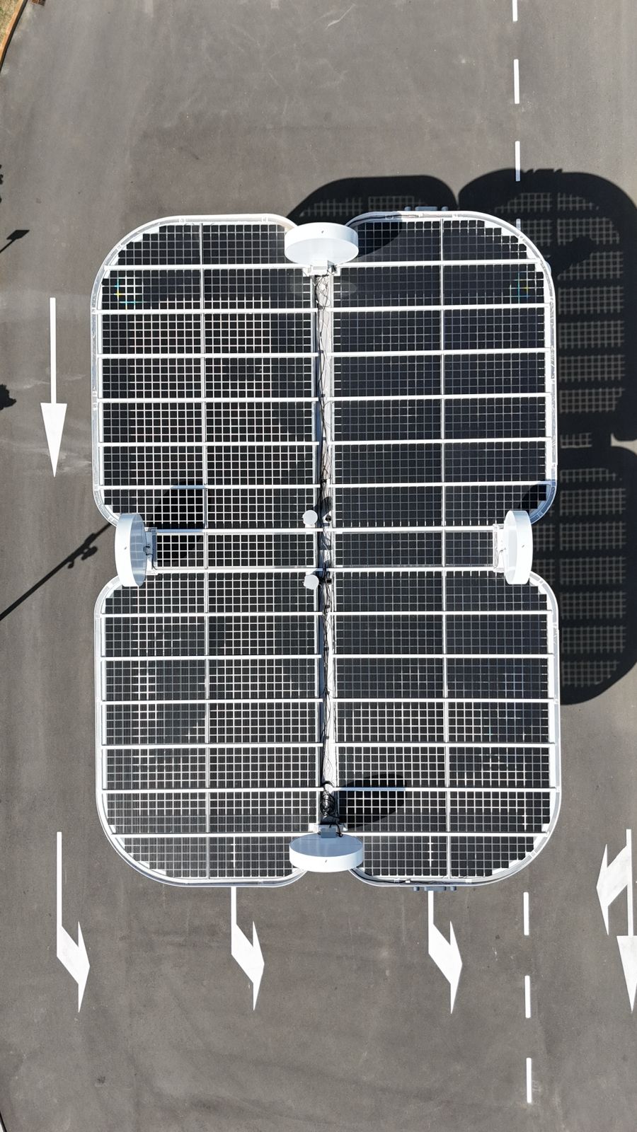 Solarni paneli na nadstrešnici IZI servisa